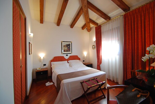 アッラ ロッカ ホテル