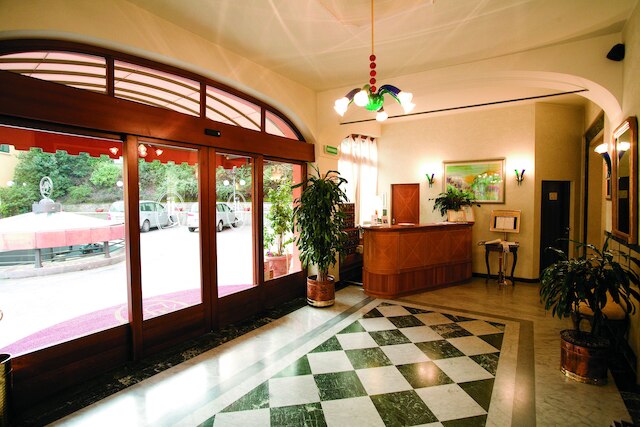 アッラ ロッカ ホテル