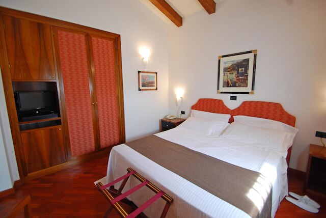 アッラ ロッカ ホテル