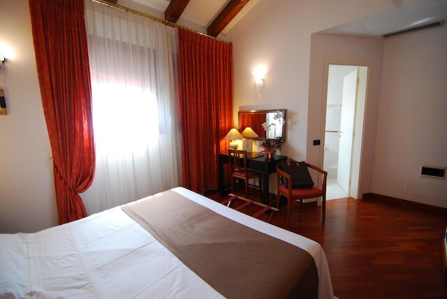 アッラ ロッカ ホテル