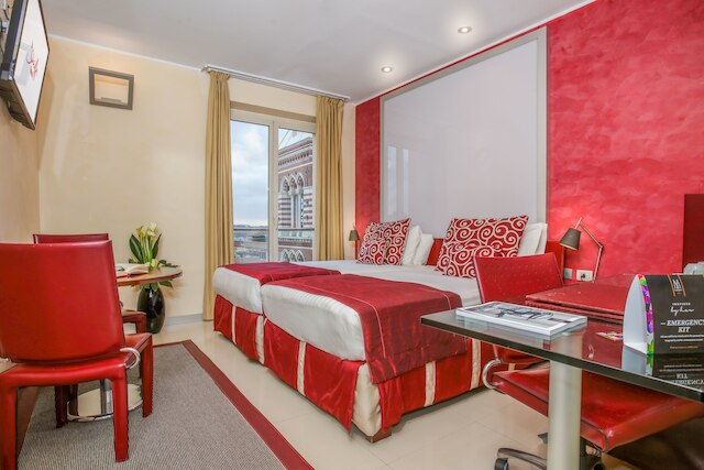 ラ グリフェ  ホテル