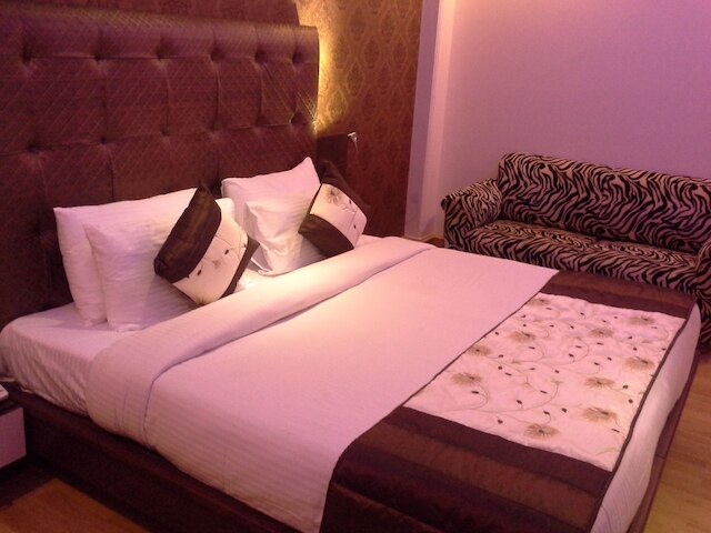 ホテル スーリヤ インターナショナル