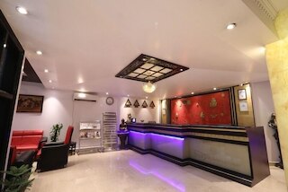 ホテル スーリヤ インターナショナル