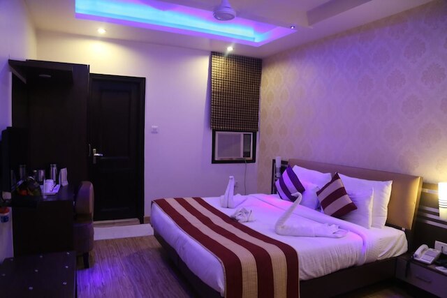 ホテル スーリヤ インターナショナル