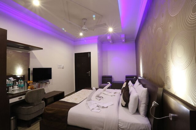 ホテル スーリヤ インターナショナル