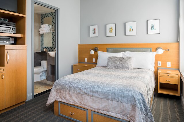 チャールズマーク ホテル