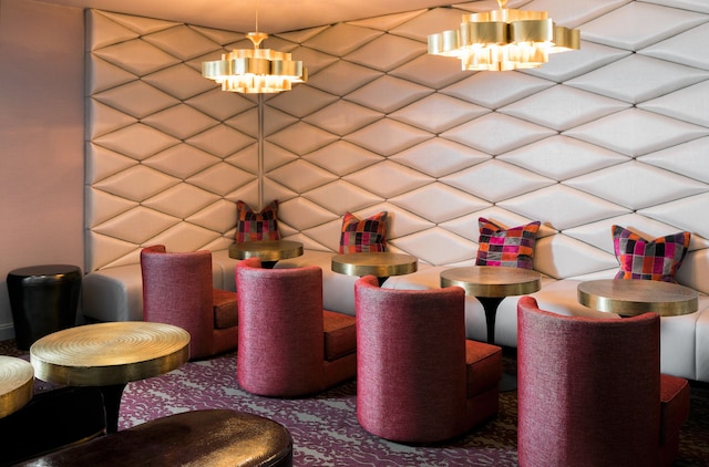 チャールズマーク ホテル