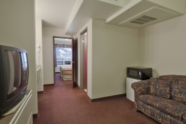 スーパー 8 バイ ウィンダム イエローナイフ