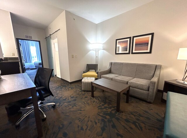 ベスト ウェスタン エリー イン & スイーツ