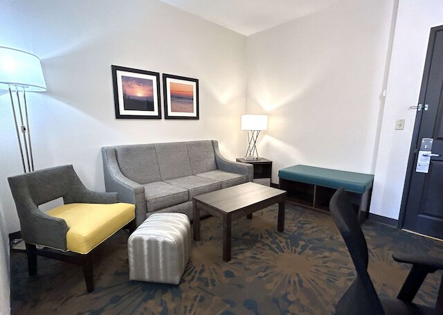 ベスト ウェスタン エリー イン & スイーツ