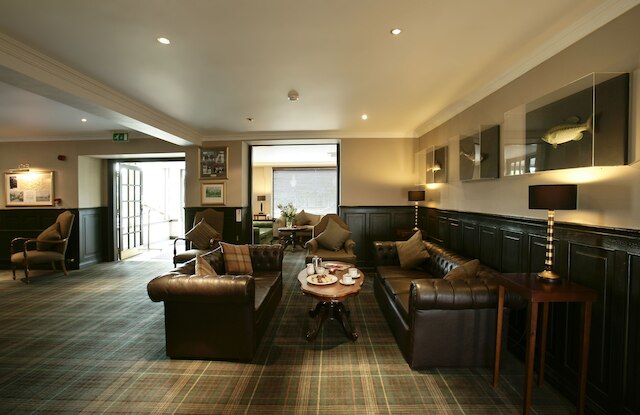 レオナルド ブティック ハンティングタワー パース