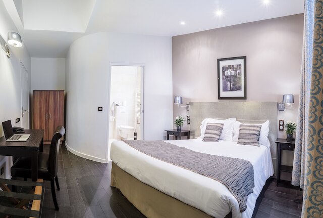 シャブロル オペラ