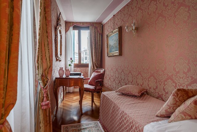 ホテル アンティコ ドージ