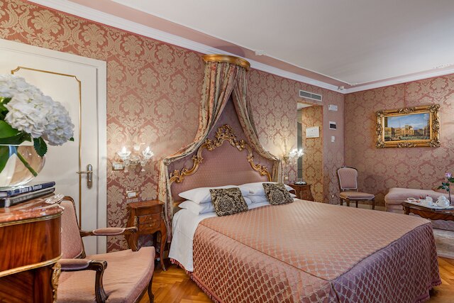 ホテル アンティコ ドージ