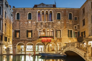 ホテル アンティコ ドージ