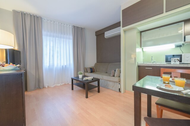 セネター バルセロナ アパートメンツ