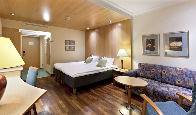 ホリデイ クラブ タンペリーン ケレメ