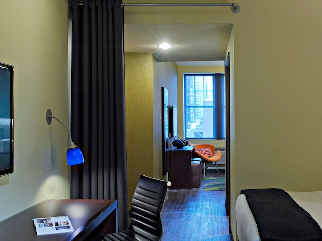 ACME ホテル カンパニー