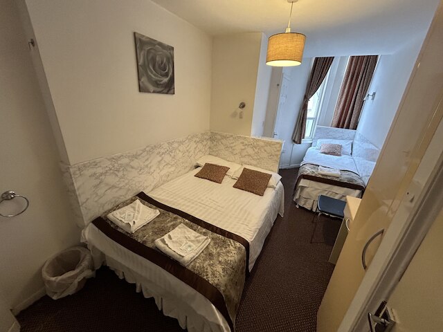 ホテル アールズ コート