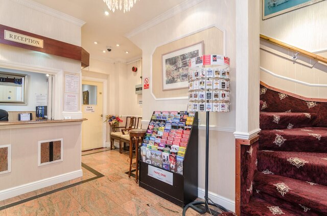 ホテル アールズ コート