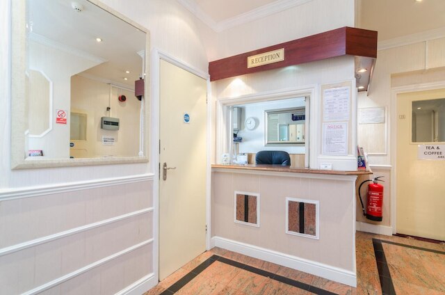 ホテル アールズ コート