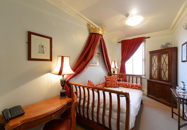 トウェンティ ネバーン スクエア ホテル