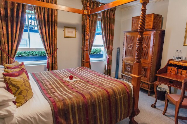 トウェンティ ネバーン スクエア ホテル