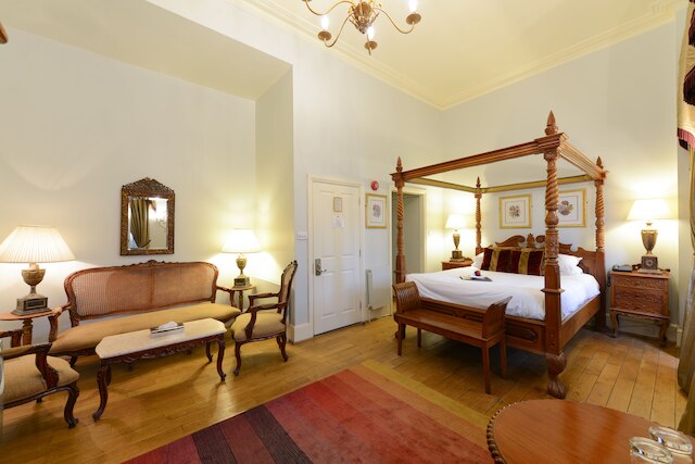 トウェンティ ネバーン スクエア ホテル