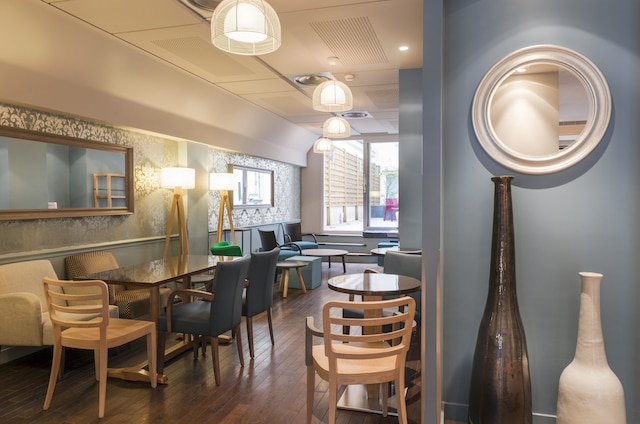 オテル マゼンタ 38 バイ ハッピーカルチャー