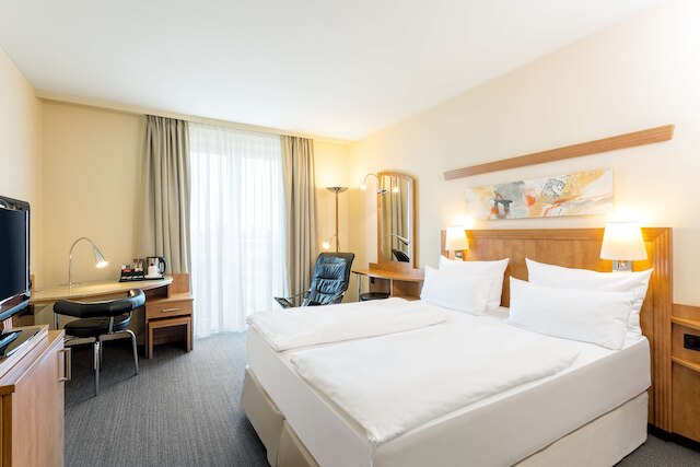 NH ハンブルク ホルナー レンバーン