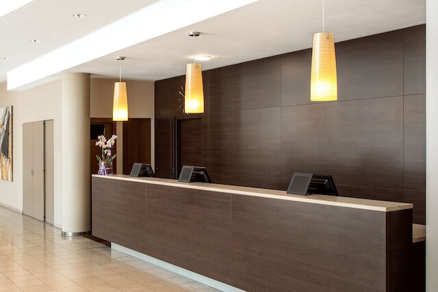 NH ハンブルク ホルナー レンバーン