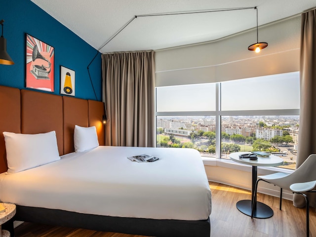 イビス パリ ポルト ドゥ モントルイユ