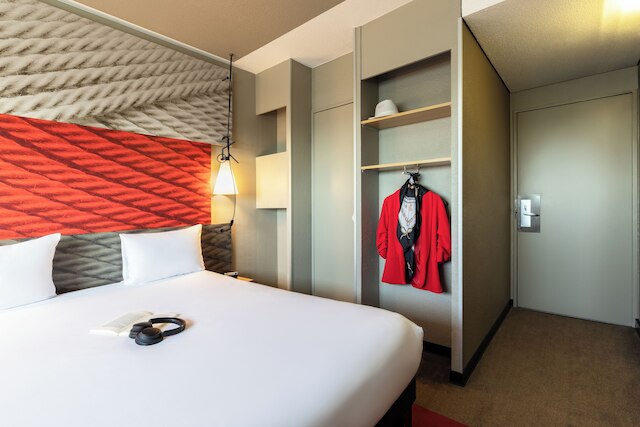 イビス パリ ポルト ドゥ モントルイユ