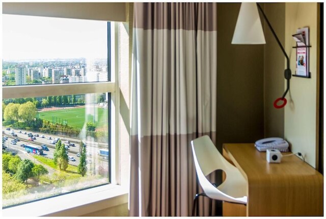 イビス パリ ポルト ドゥ モントルイユ