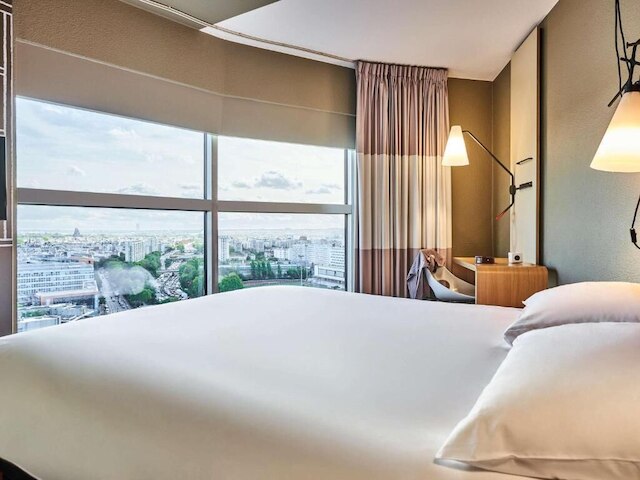 イビス パリ ポルト ドゥ モントルイユ