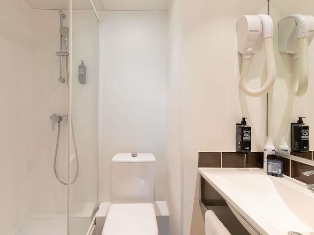 イビス パリ ポルト ドゥ モントルイユ