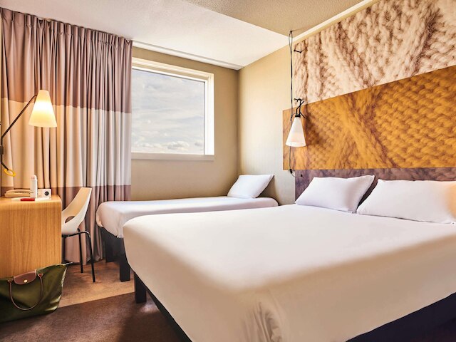 イビス パリ ポルト ドゥ モントルイユ