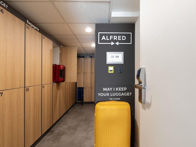 イビス パリ ポルト ドゥ モントルイユ