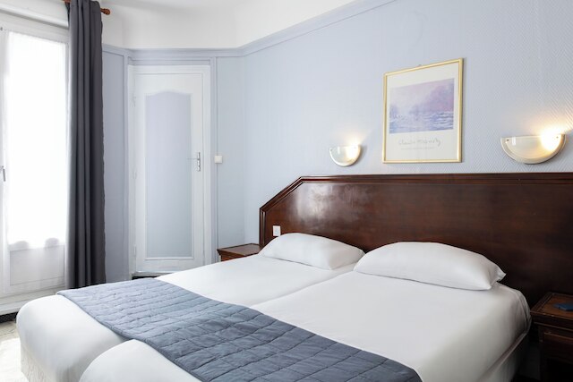 オテル アンバサダー