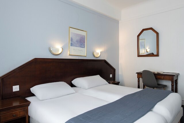 オテル アンバサダー