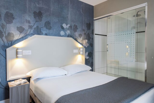 オテル アンバサダー