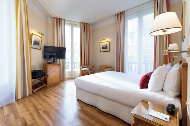 ホテル エタジュニ オペラ