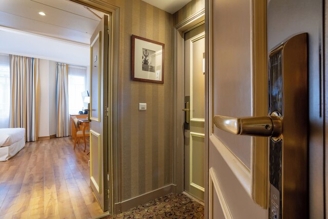 ホテル エタジュニ オペラ