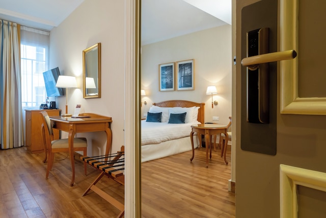 ホテル エタジュニ オペラ