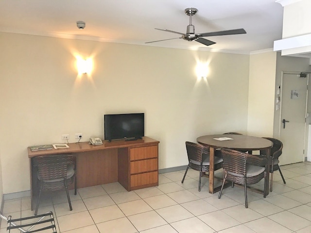 ケアンズ クイーンズランダー ホテル & アパートメンツ