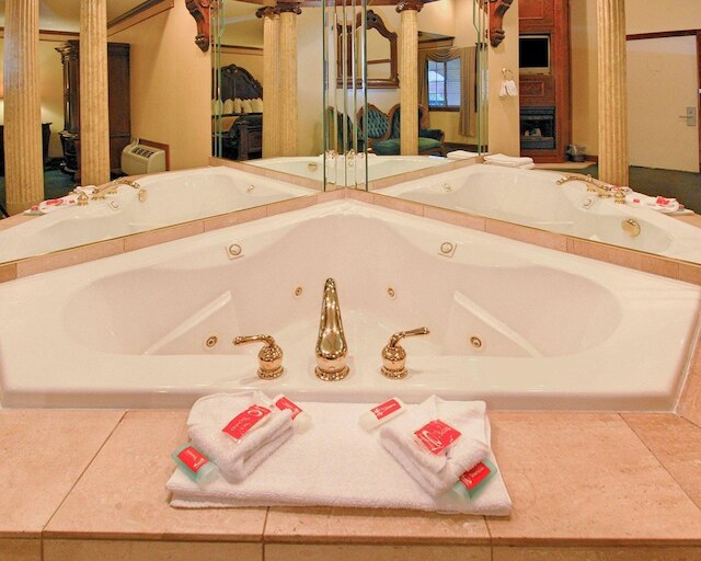 エコノ ロッジ アット ザ フォールズ ノース