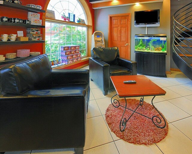 エコノ ロッジ アット ザ フォールズ ノース