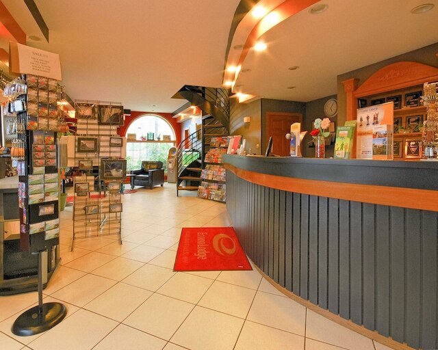 エコノ ロッジ アット ザ フォールズ ノース