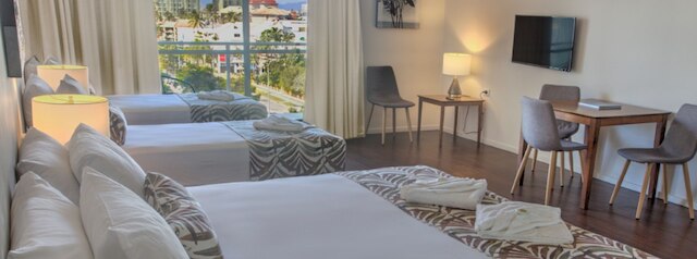 ケアンズ プラザ ホテル