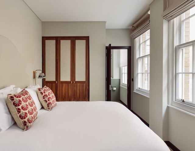 ネイティブ キングズ ワードローブ、セントポールズ